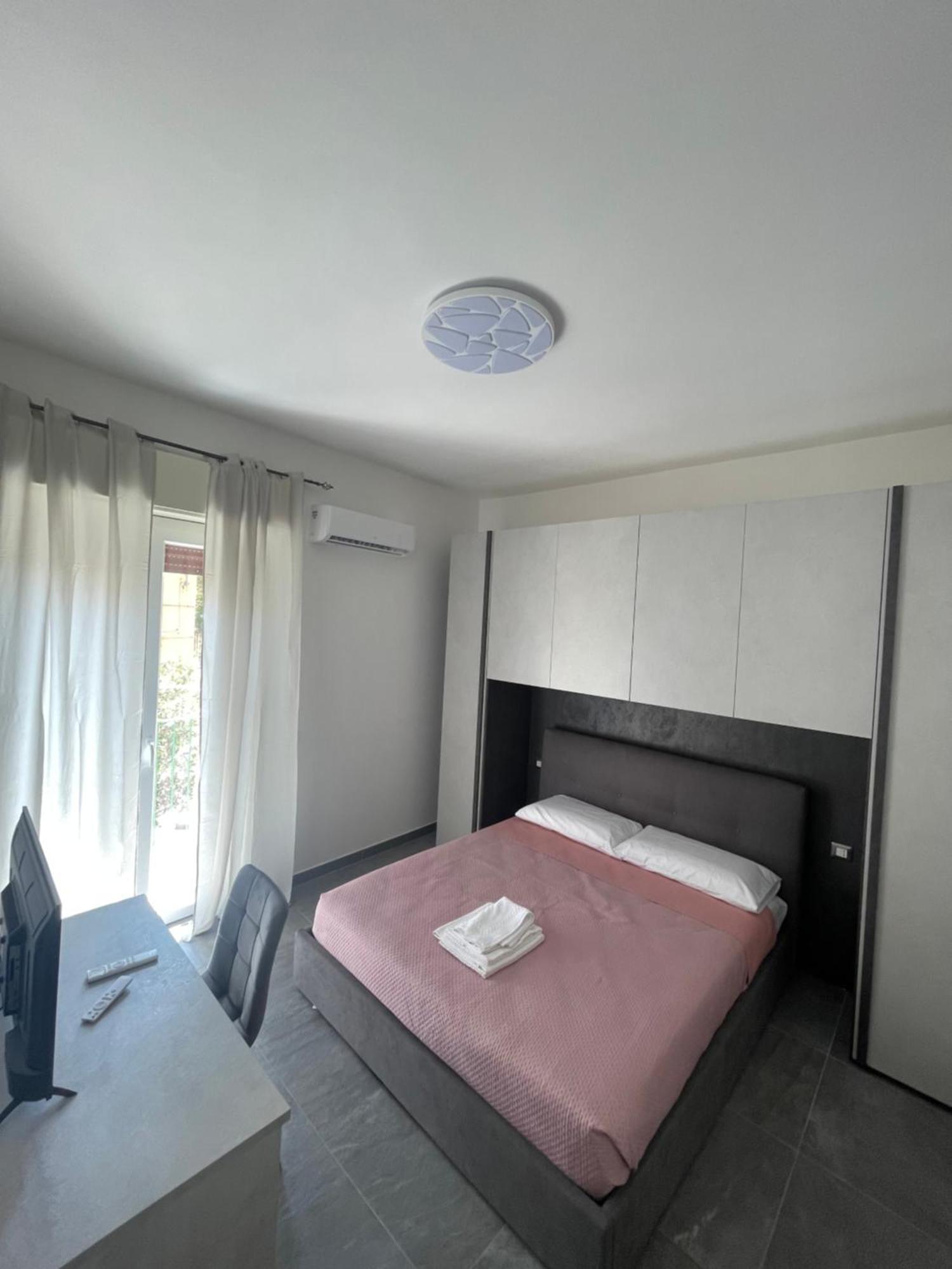 Leos Rooms كالتانيسيتا المظهر الخارجي الصورة